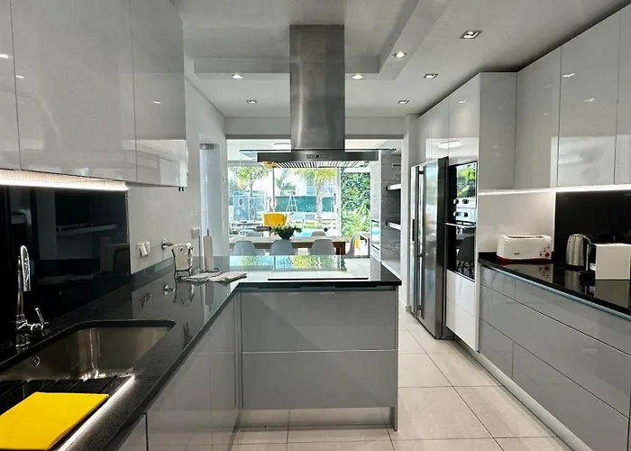 Moon - Private Pool - 8 Guests - Вилла