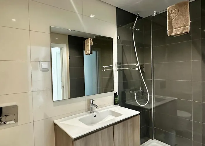 Moon - Private Pool - 8 Guests -